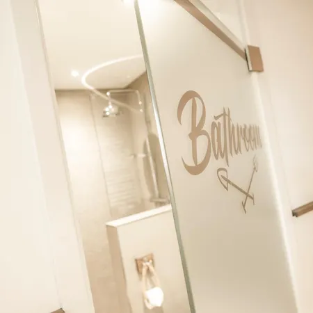 The No 50 - Kostenfreies Parken! - Cafe & Eventrooms 4*